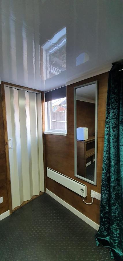 Adorable Private Suite With Free Street Parking Лестер Екстер'єр фото